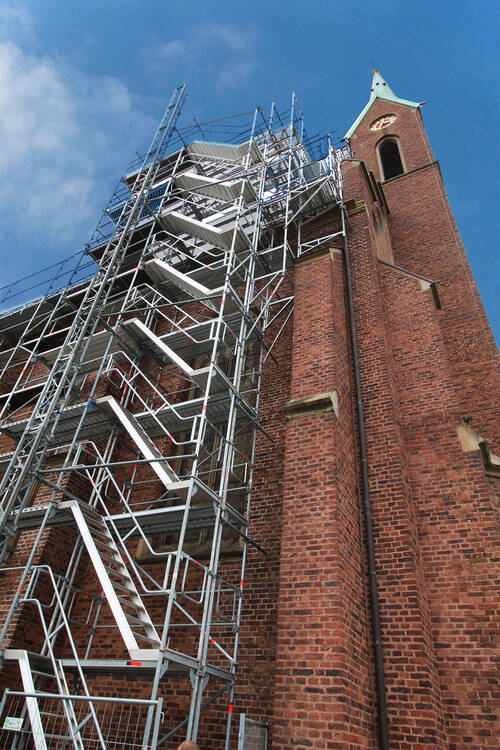 Kirchturm Gerüstbau Gerüstaufzug Materialaufzug Hunsrück