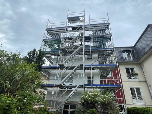 Gerüstbau mit Treppenturm im Hunsrück