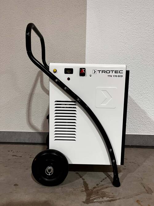 Wasserschaden Kastellaun - Luftentfeuchter mieten Trotec